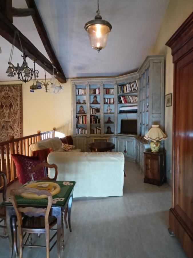 Bed and Breakfast Au Fond De La Cour Veyre-Monton Экстерьер фото