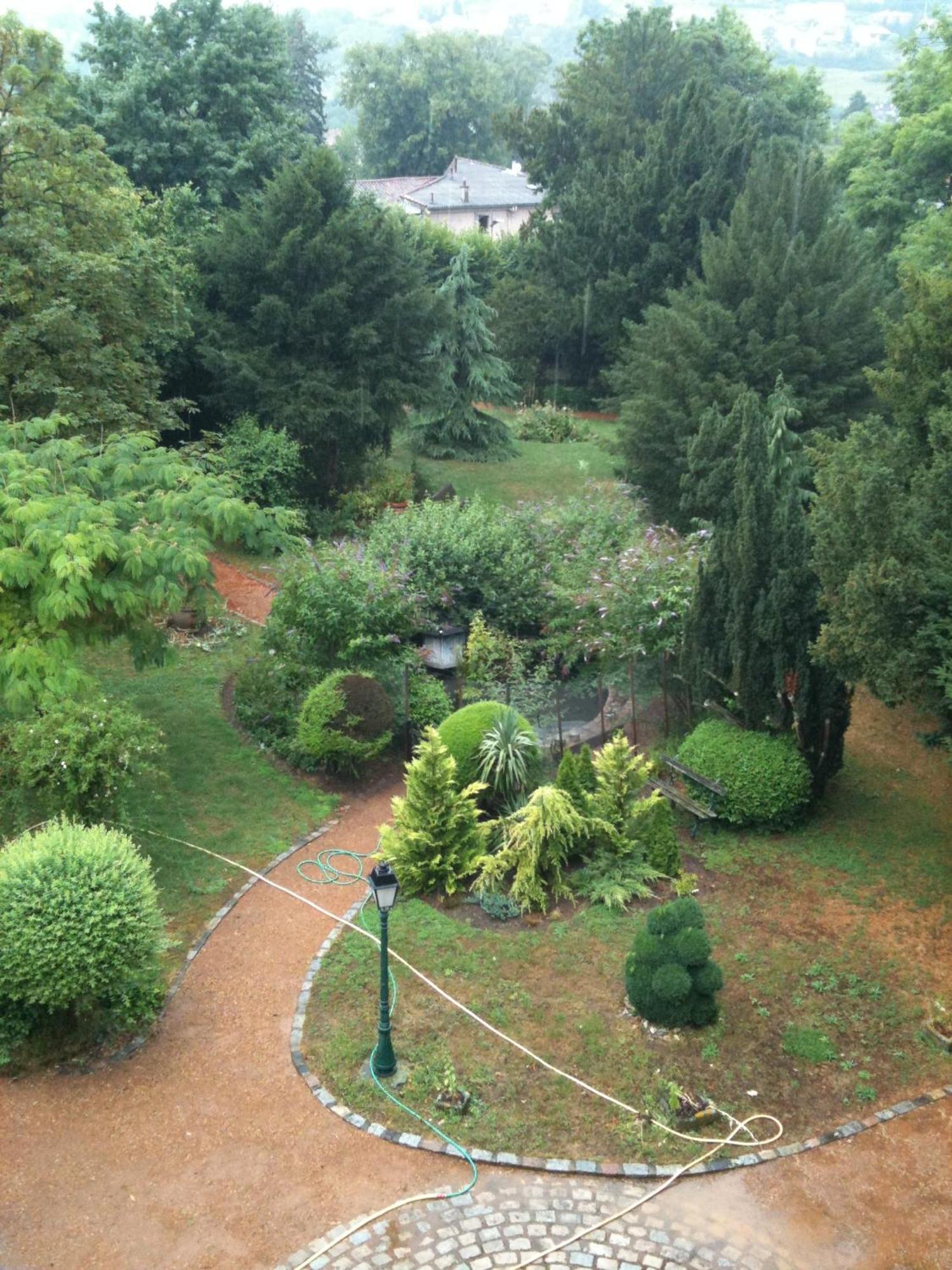 Bed and Breakfast Au Fond De La Cour Veyre-Monton Экстерьер фото