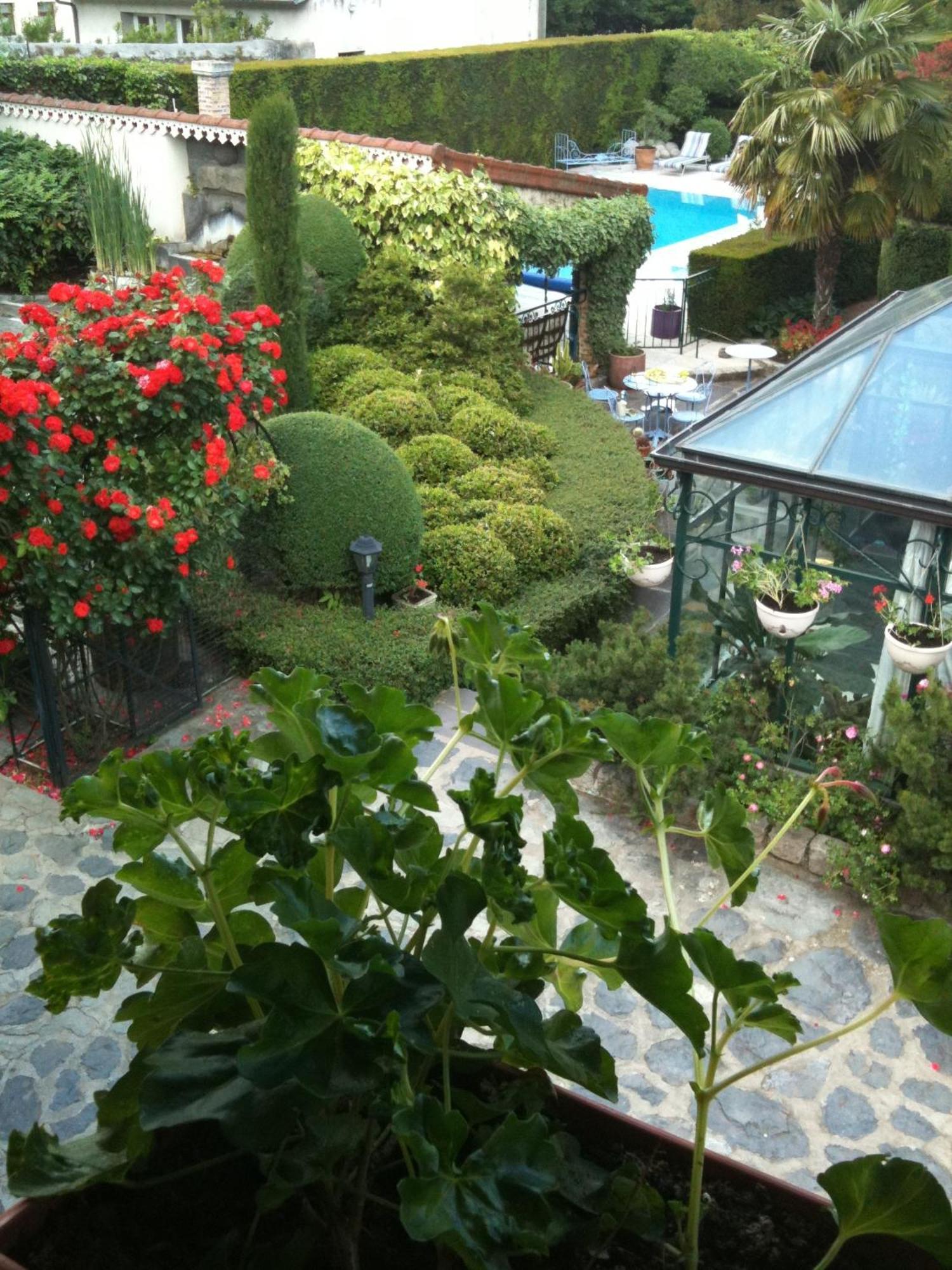 Bed and Breakfast Au Fond De La Cour Veyre-Monton Экстерьер фото