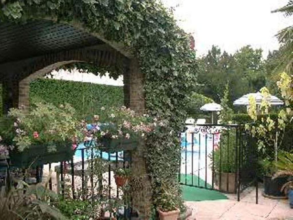 Bed and Breakfast Au Fond De La Cour Veyre-Monton Экстерьер фото